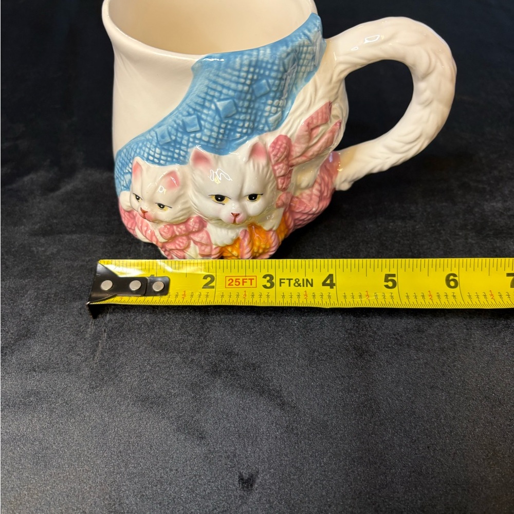 Vintage PMC 3D Sculptured White Kittens Mug Playing With Yarn - Picture 7 of 7